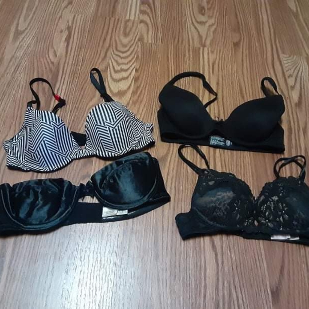 🇺🇲$8or5/$20🇺🇲lot of four bras